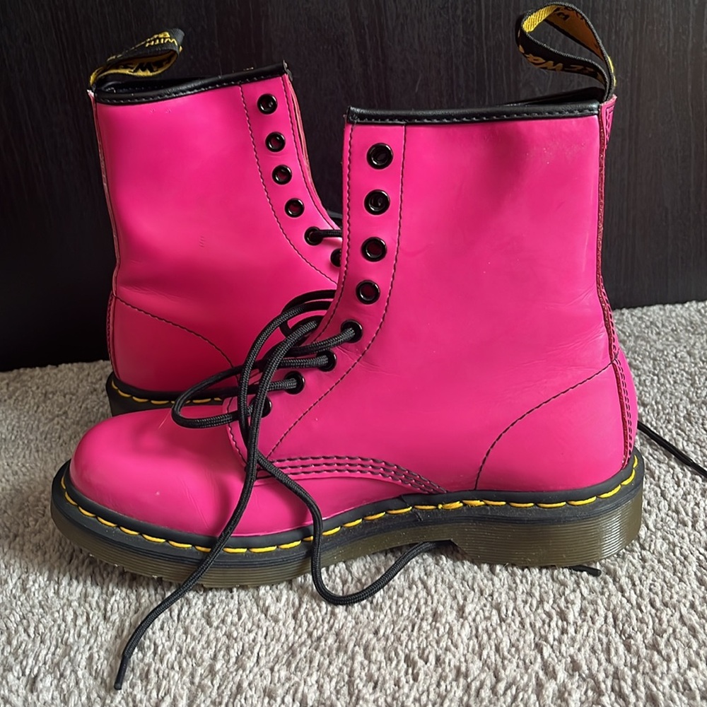 [SOLD ON ANOTHER PLATFORM] Hot Pink Patent Leather Dr. Martens 1460 Boots - Picture 2 of 10